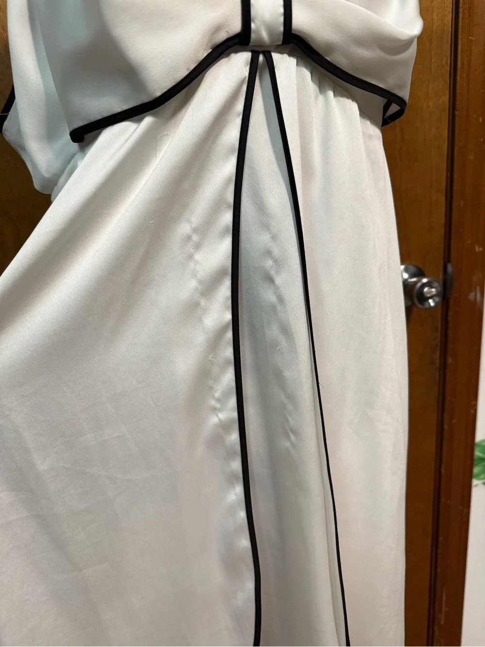 Kate Spade 2piece set- Mrs. bridal nightgown/robe -white with black piping (xl)